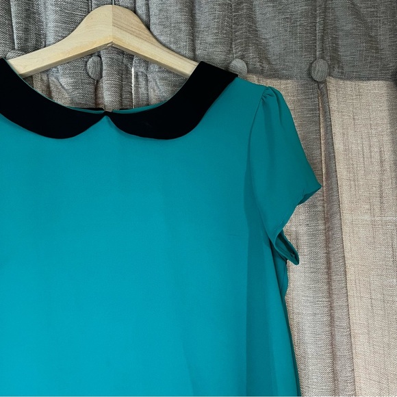 Teal Adora Short Sleeve Peter Pan Collar Blouse Size Medium - Picture 4 of 13